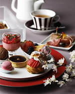 東京ステーションホテル春限定「いちごアフタヌーンティー」苺たっぷりムースケーキ＆ピスタチオクレープ｜写真3