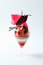 エンポリオ アルマーニ カフェ“苺”がメインの3ヶ月間月替わりパフェ、心斎橋パルコ店で｜写真3