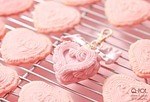 Q-pot.“ハートケーキ”のアクセサリー、苺クリームをたっぷり飾ったネックレス＆バッグチャーム｜写真1