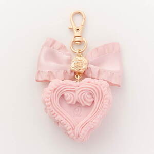 Q-pot.“ハートケーキ”のアクセサリー、苺クリームをたっぷり飾ったネックレス＆バッグチャーム｜写真6