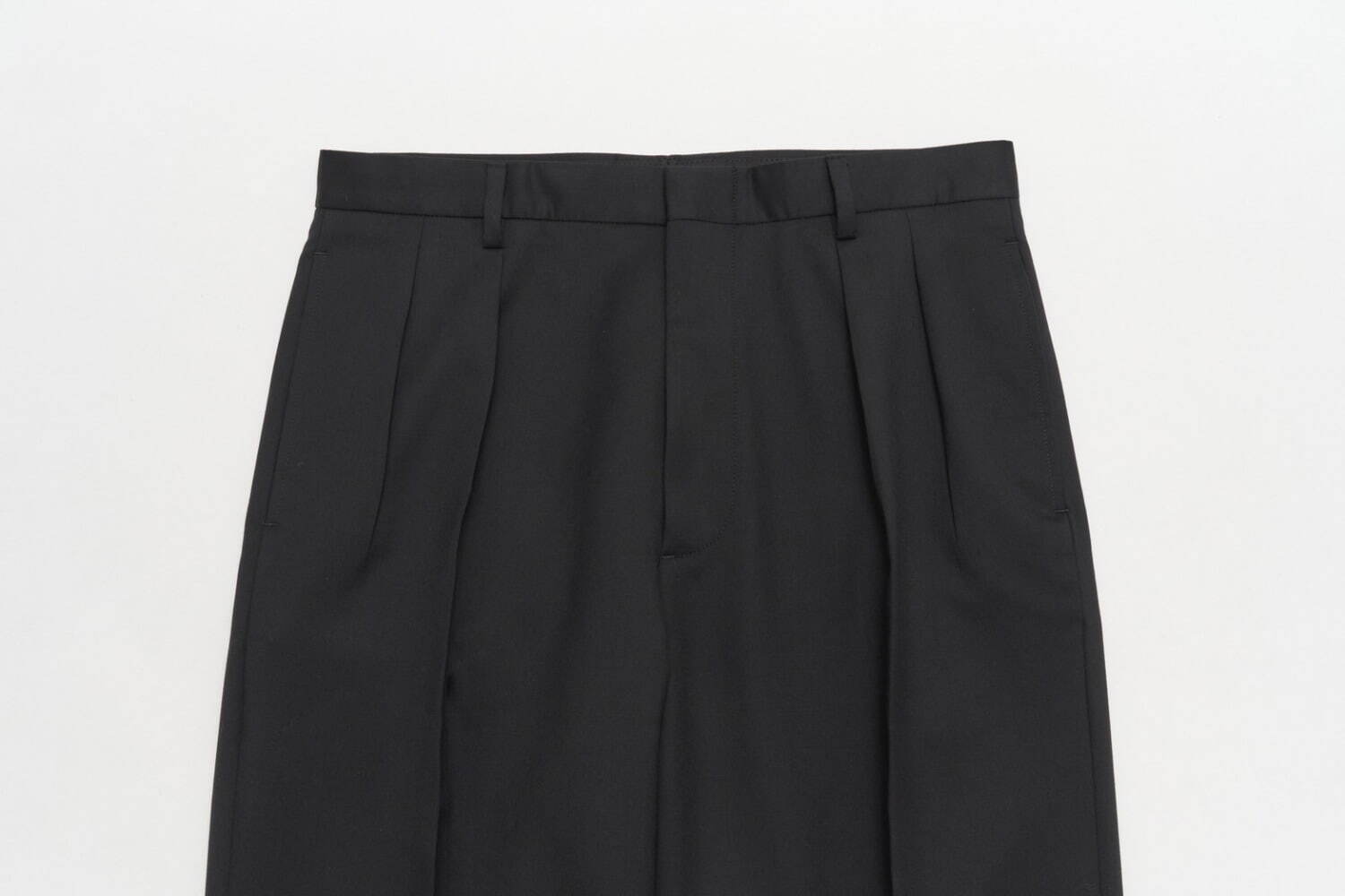 レショップ「エルイー」メンズセットアップ、ドレッシーな