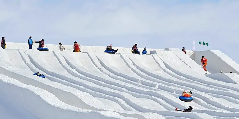 「第74回さっぽろ雪まつり」『ゴールデンカムイ』や新庄剛志の滑り台付き巨大雪像、スケートリンクも｜写真9