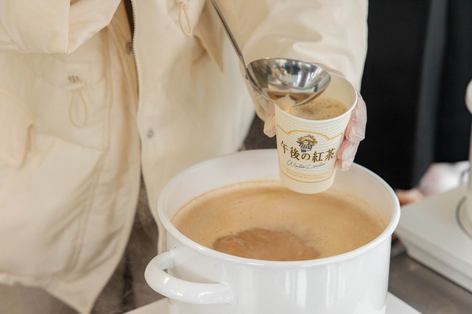 午後の紅茶「冬のミルクティースタンド」日比谷に、1杯無料提供 - チョコレートティーラテも選択可｜写真4