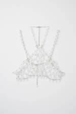 ミューラルの24年春夏新作、“あわいゆく花”のレイヤードドレス＆“花弁に滴る水滴”のビスチェ｜写真9