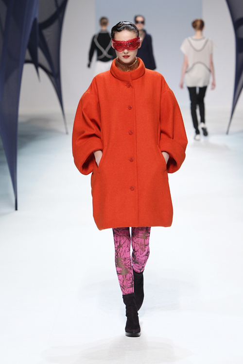 イッセイ ミヤケ、AUTUMN WINTER 2010 - 注目のジャケット・コート | 写真