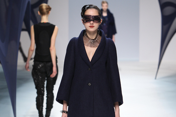 イッセイ ミヤケ、AUTUMN WINTER 2010 - 注目のジャケット・コート