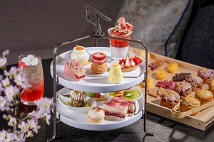 フォーシーズンズホテル東京大手町の春限定“さくら”アフタヌーンティー、桜×ベリーや柚子のケーキなど