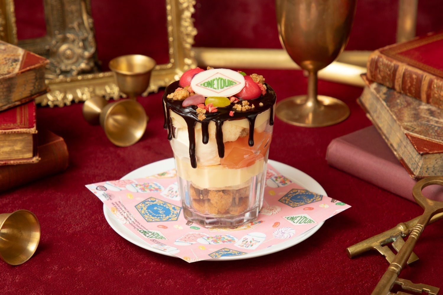 キャラクターカフェ｜「ハリー・ポッターカフェ」に“ハニーデュークス”の新メニュー、鮮やかなジェリービーンズスイーツなど