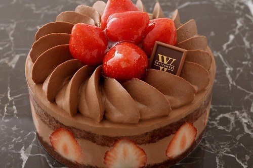 ヴィタメール24年バレンタインケーキ、“ベルギー産チョコクリーム”の苺ショート＆ハート型ムースケーキ