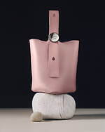 ロエベ24年春夏“小石”パーツが輝く財布やレザーグッズ、パステルピンク＆グリーンの限定色で｜写真18