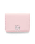 ロエベ24年春夏“小石”パーツが輝く財布やレザーグッズ、パステルピンク＆グリーンの限定色で｜写真2