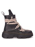 ドクターマーチン × リック・オウエンスの厚底コラボブーツ、ユニークなレース使いのレザーアッパー｜写真1