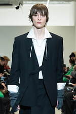 ヴェイン 2024-25年秋冬コレクション - 挨拶する衣服、可変性ある衣服｜写真13