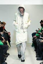 ヴェイン 2024-25年秋冬コレクション - 挨拶する衣服、可変性ある衣服｜写真15