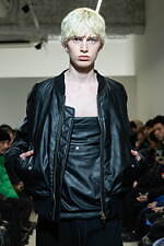 ヴェイン 2024-25年秋冬コレクション - 挨拶する衣服、可変性ある衣服｜写真23