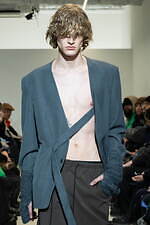 ヴェイン 2024-25年秋冬コレクション - 挨拶する衣服、可変性ある衣服｜写真26