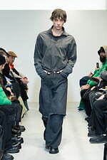 ヴェイン 2024-25年秋冬コレクション - 挨拶する衣服、可変性ある衣服｜写真30