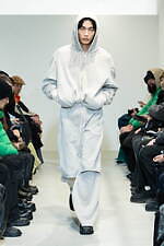 ヴェイン 2024-25年秋冬コレクション - 挨拶する衣服、可変性ある衣服｜写真33