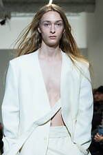 ヴェイン 2024-25年秋冬コレクション - 挨拶する衣服、可変性ある衣服｜写真37