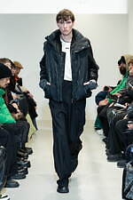 ヴェイン 2024-25年秋冬コレクション - 挨拶する衣服、可変性ある衣服｜写真50