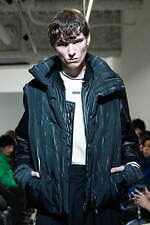 ヴェイン 2024-25年秋冬コレクション - 挨拶する衣服、可変性ある衣服｜写真51