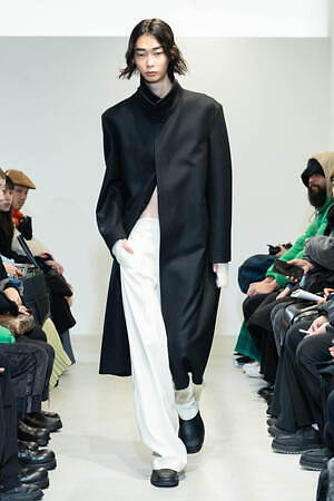 ヴェイン 2024-25年秋冬コレクション - 挨拶する衣服、可変性ある衣服｜写真48