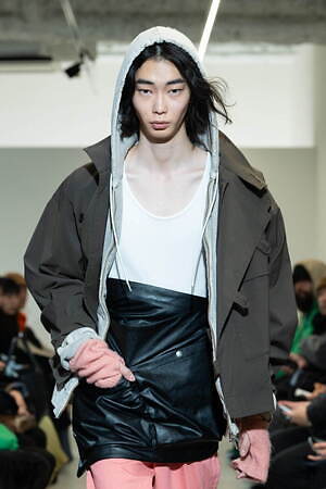 ヴェイン 2024-25年秋冬コレクション - 挨拶する衣服、可変性ある衣服｜写真6