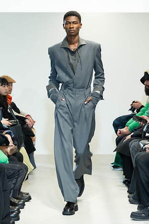 ヴェイン 2024-25年秋冬コレクション - 挨拶する衣服、可変性ある衣服｜写真7