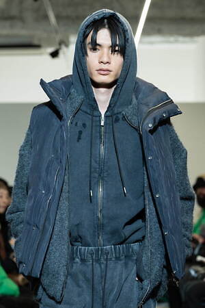 ヴェイン 2024-25年秋冬コレクション - 挨拶する衣服、可変性ある衣服｜写真10