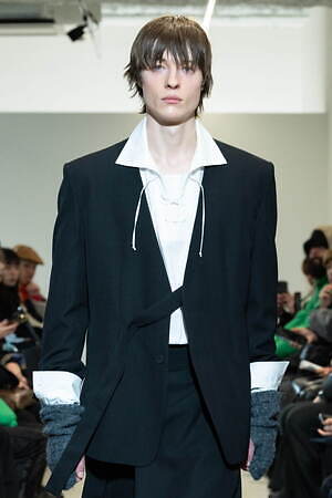 ヴェイン 2024-25年秋冬コレクション - 挨拶する衣服、可変性ある衣服｜写真13