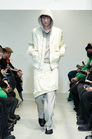 ヴェイン 2024-25年秋冬コレクション - 挨拶する衣服、可変性ある衣服｜写真15