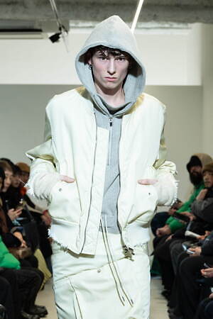 ヴェイン 2024-25年秋冬コレクション - 挨拶する衣服、可変性ある衣服｜写真16