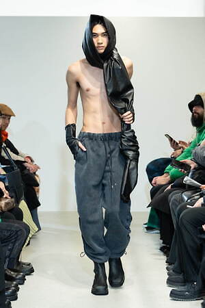 ヴェイン 2024-25年秋冬コレクション - 挨拶する衣服、可変性ある衣服｜写真20