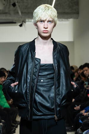 ヴェイン 2024-25年秋冬コレクション - 挨拶する衣服、可変性ある衣服｜写真23