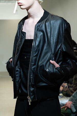 ヴェイン 2024-25年秋冬コレクション - 挨拶する衣服、可変性ある衣服｜写真24