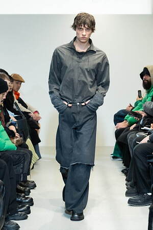 ヴェイン 2024-25年秋冬コレクション - 挨拶する衣服、可変性ある衣服｜写真30