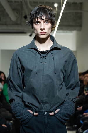 ヴェイン 2024-25年秋冬コレクション - 挨拶する衣服、可変性ある衣服｜写真31