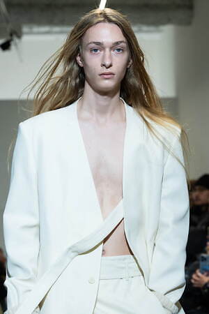 ヴェイン 2024-25年秋冬コレクション - 挨拶する衣服、可変性ある衣服｜写真37