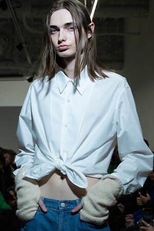 ヴェイン 2024-25年秋冬コレクション - 挨拶する衣服、可変性ある衣服｜写真42