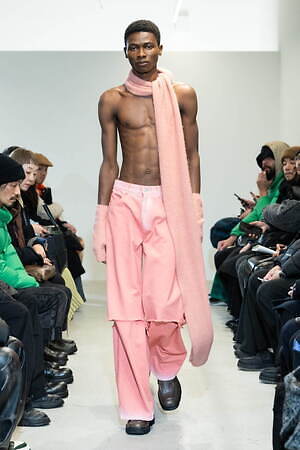 ヴェイン 2024-25年秋冬コレクション - 挨拶する衣服、可変性ある衣服｜写真44