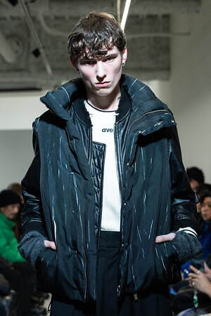 ヴェイン 2024-25年秋冬コレクション - 挨拶する衣服、可変性ある衣服｜写真51