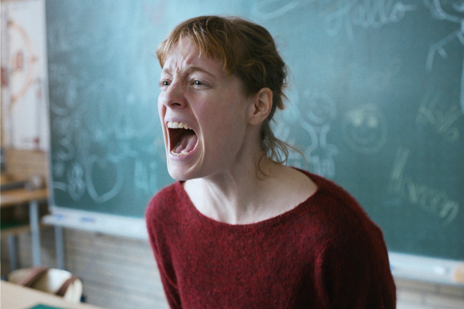 映画『ありふれた教室』校内で起きた小さな盗難事件、女性教師を窮地に追い込むサスペンス・スリラー