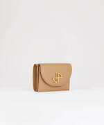 パトゥ24年春夏 - 爽やかなストライプ柄ドレスやふんわりパフスリーブトップス、ラフィアバッグも｜写真9