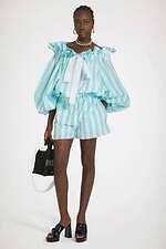 パトゥ24年春夏 - 爽やかなストライプ柄ドレスやふんわりパフスリーブトップス、ラフィアバッグも｜写真33