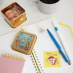 青山デカーボ(Aoyama decarbo) コジコジ缶｜写真5