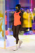 ヨシオクボ(yoshiokubo) 眩惑｜写真1