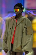 ヨシオクボ(yoshiokubo) 眩惑｜写真4