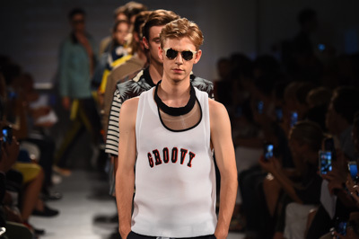 インディーズ｜MSGM 2015年春夏コレクション - グルーヴィーな音楽で描き出す、50&60'sのカリフォルニア