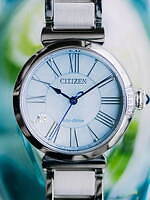 シチズン エル“幸せを運ぶ”スズラン着想の腕時計、大人可愛く＆上品に使えるジュエリーのような1本｜写真10