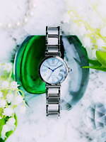 シチズン エル“幸せを運ぶ”スズラン着想の腕時計、大人可愛く＆上品に使えるジュエリーのような1本｜写真2